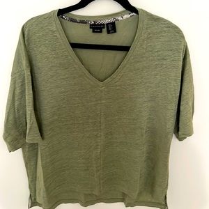 Tahari size small short sleeve v neck linen green shirt
